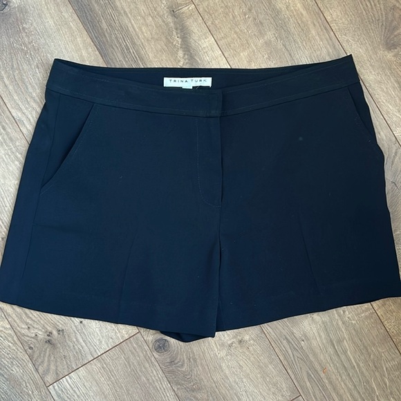 Trina Turk black trouser shorts. Size 10 - Picture 1 of 3